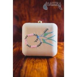 FRENCH KNOT-FLYING BEAUTY